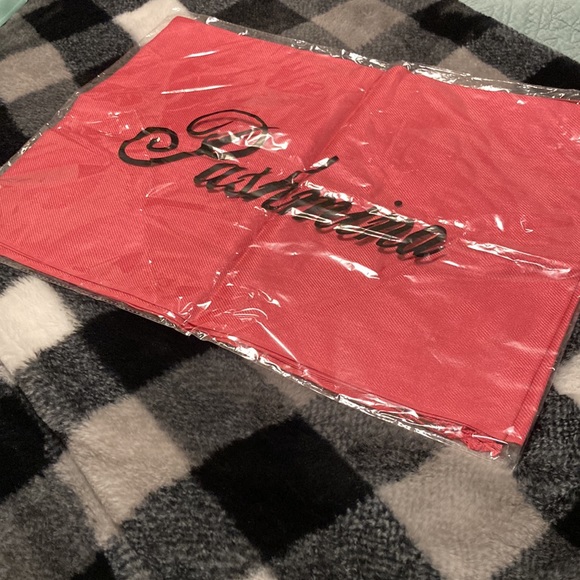 NWT Pink Pashmina Scarf - Picture 3 of 3